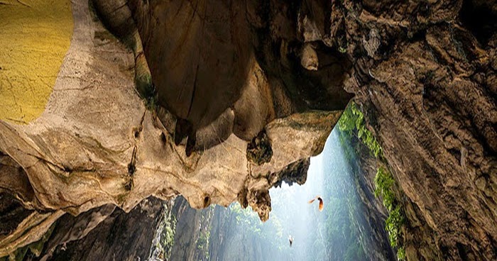 https://mdw-travel-data-us-east-1.s3.amazonaws.com/img/country/Malaysia/Sungai-Batu-Caves/img_04.jpg