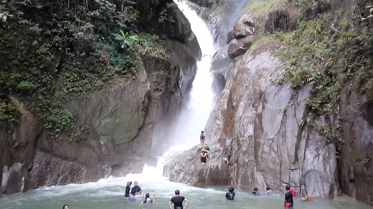 https://mdw-travel-data-us-east-1.s3.amazonaws.com/img/country/Malaysia/Sungai-Chiling-Waterfall/img_01.jpg