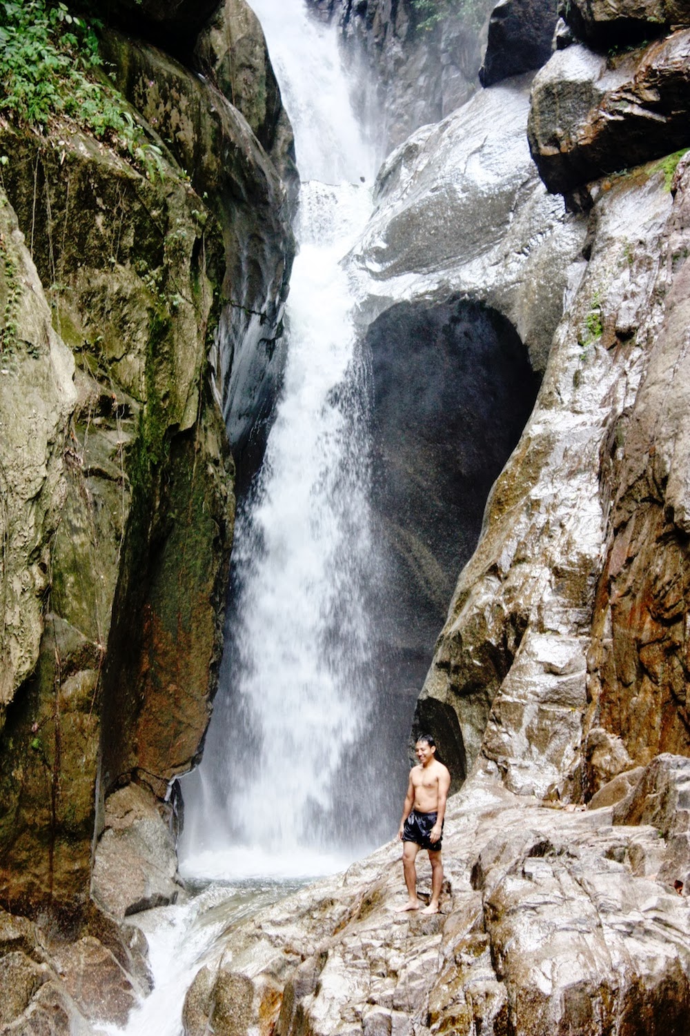 https://mdw-travel-data-us-east-1.s3.amazonaws.com/img/country/Malaysia/Sungai-Chiling-Waterfall/img_03.jpg