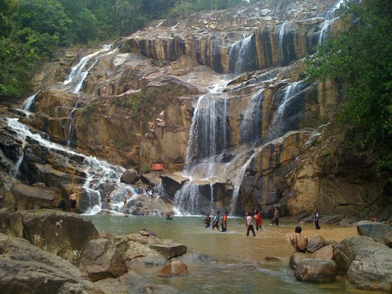 https://mdw-travel-data-us-east-1.s3.amazonaws.com/img/country/Malaysia/Sungai-Pandan-Waterfall/img_01.jpg