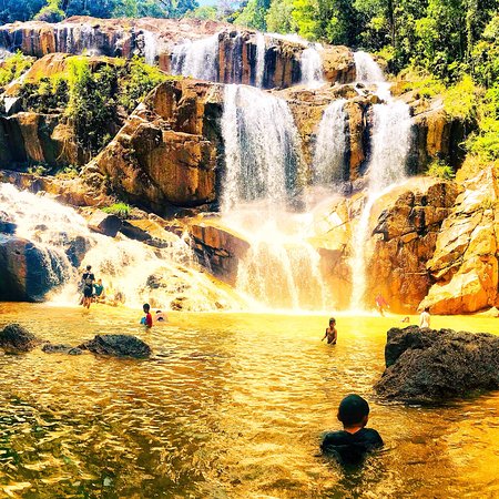 https://mdw-travel-data-us-east-1.s3.amazonaws.com/img/country/Malaysia/Sungai-Pandan-Waterfall/img_03.jpg
