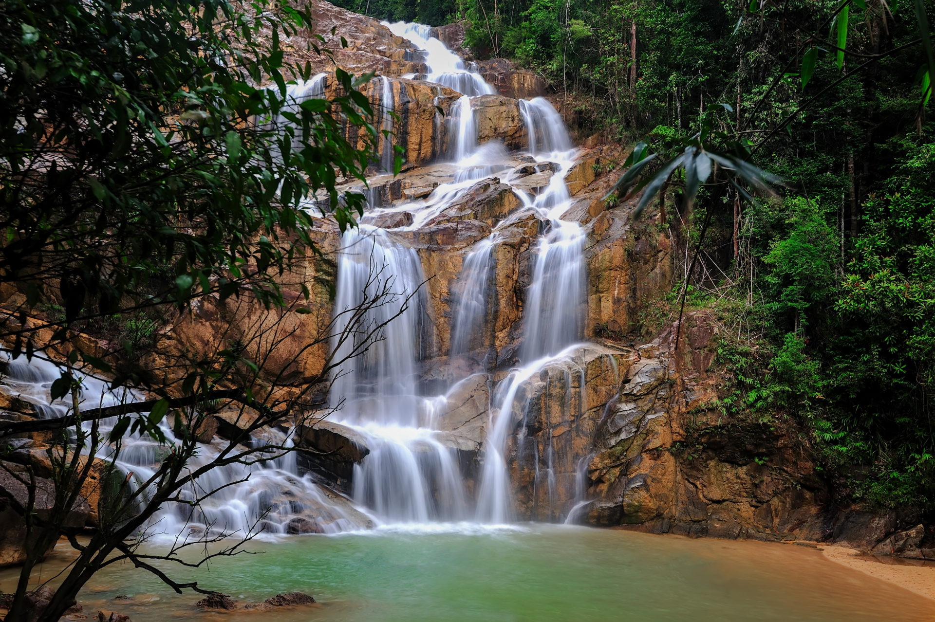 https://mdw-travel-data-us-east-1.s3.amazonaws.com/img/country/Malaysia/Sungai-Ular-Waterfall/img_00.jpg