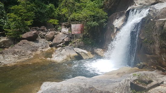 https://mdw-travel-data-us-east-1.s3.amazonaws.com/img/country/Malaysia/Sungai-Ular-Waterfall/img_01.jpg