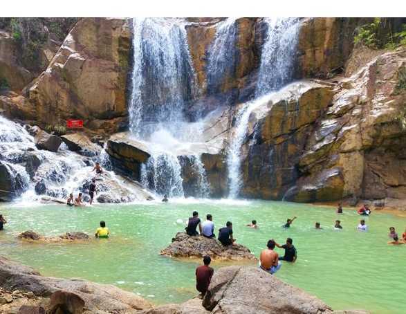 https://mdw-travel-data-us-east-1.s3.amazonaws.com/img/country/Malaysia/Sungai-Ular-Waterfall/img_03.jpg