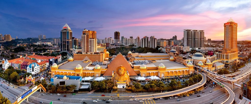 https://mdw-travel-data-us-east-1.s3.amazonaws.com/img/country/Malaysia/Sunway-Pyramid/img_00.jpg