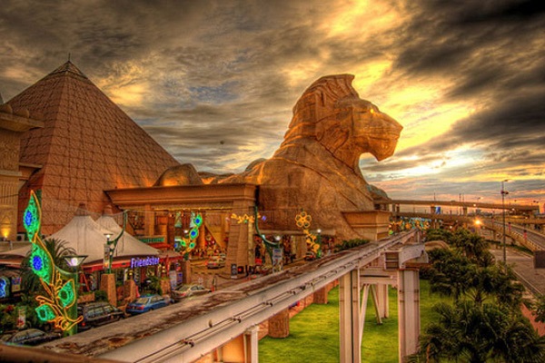 https://mdw-travel-data-us-east-1.s3.amazonaws.com/img/country/Malaysia/Sunway-Pyramid/img_02.jpg