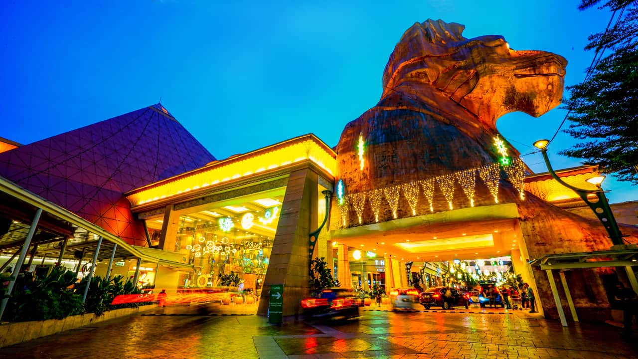 https://mdw-travel-data-us-east-1.s3.amazonaws.com/img/country/Malaysia/Sunway-Pyramid/img_03.jpg