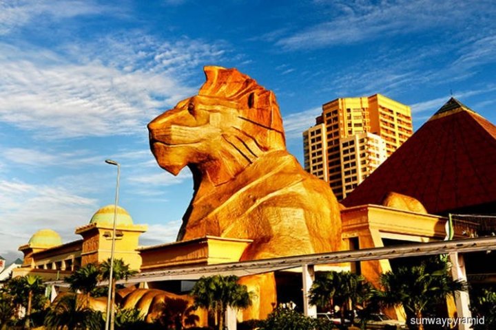 https://mdw-travel-data-us-east-1.s3.amazonaws.com/img/country/Malaysia/Suria-Subang/img_01.jpg