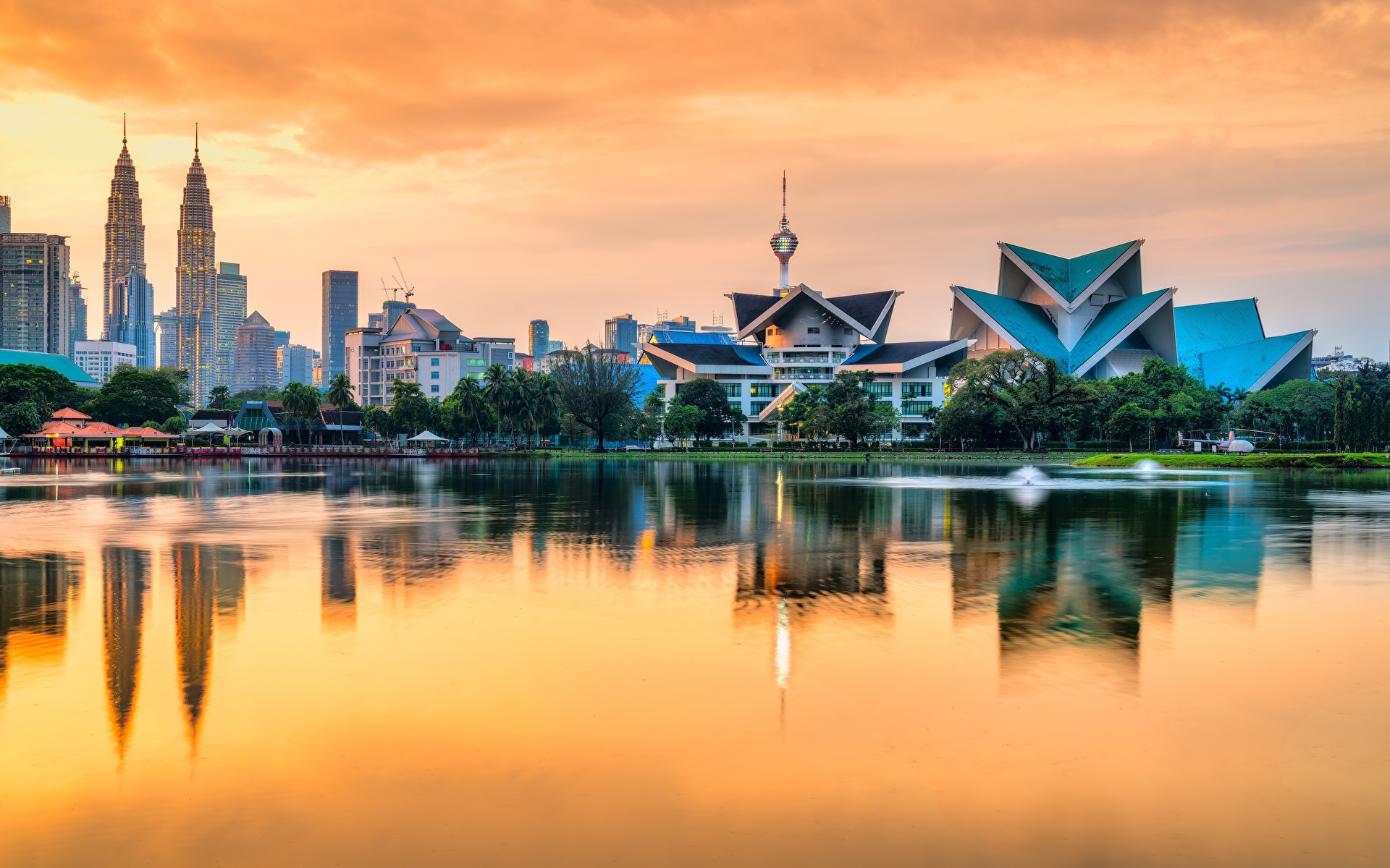 https://mdw-travel-data-us-east-1.s3.amazonaws.com/img/country/Malaysia/Taman-Esplanade/img_00.jpg