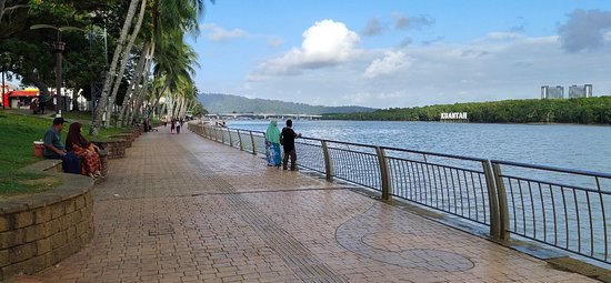 https://mdw-travel-data-us-east-1.s3.amazonaws.com/img/country/Malaysia/Taman-Esplanade/img_02.jpg