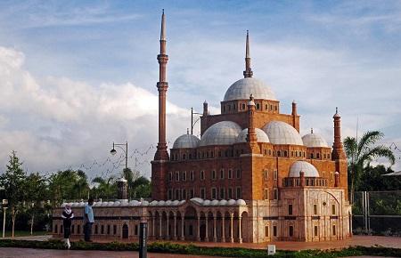 https://mdw-travel-data-us-east-1.s3.amazonaws.com/img/country/Malaysia/Tamun-Muhibbah/img_03.jpg