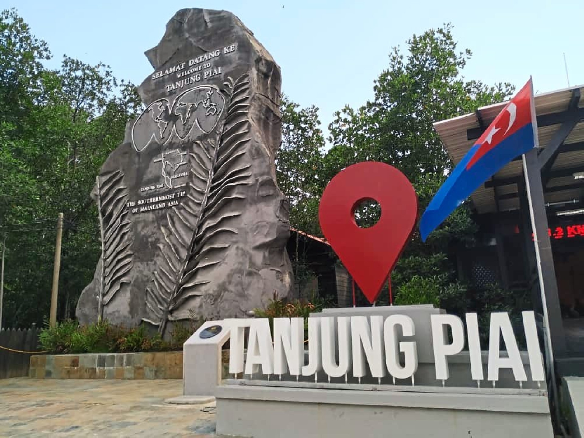 https://mdw-travel-data-us-east-1.s3.amazonaws.com/img/country/Malaysia/Tanjung-Piai-National-Park/img_00.jpg