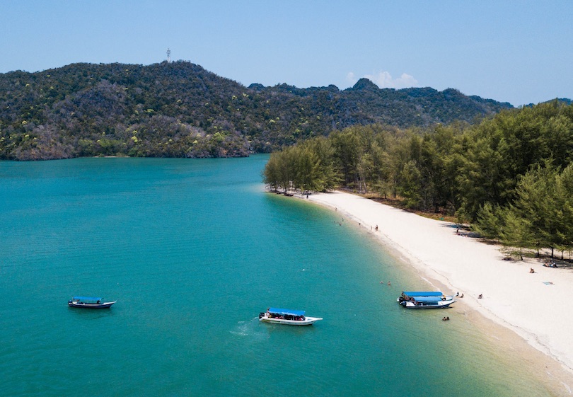 https://mdw-travel-data-us-east-1.s3.amazonaws.com/img/country/Malaysia/Tanjung-Rhu-Beach/img_02.jpg