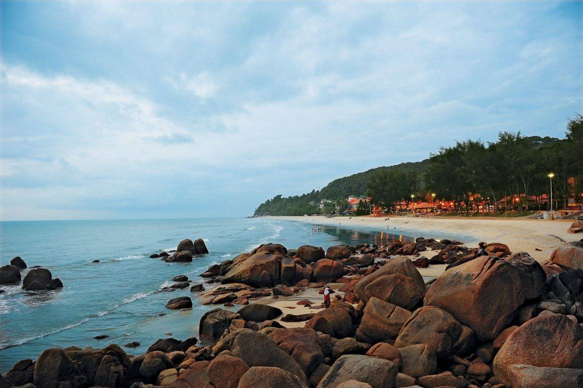 https://mdw-travel-data-us-east-1.s3.amazonaws.com/img/country/Malaysia/Teluk-Cempedak-Beach/img_00.jpg