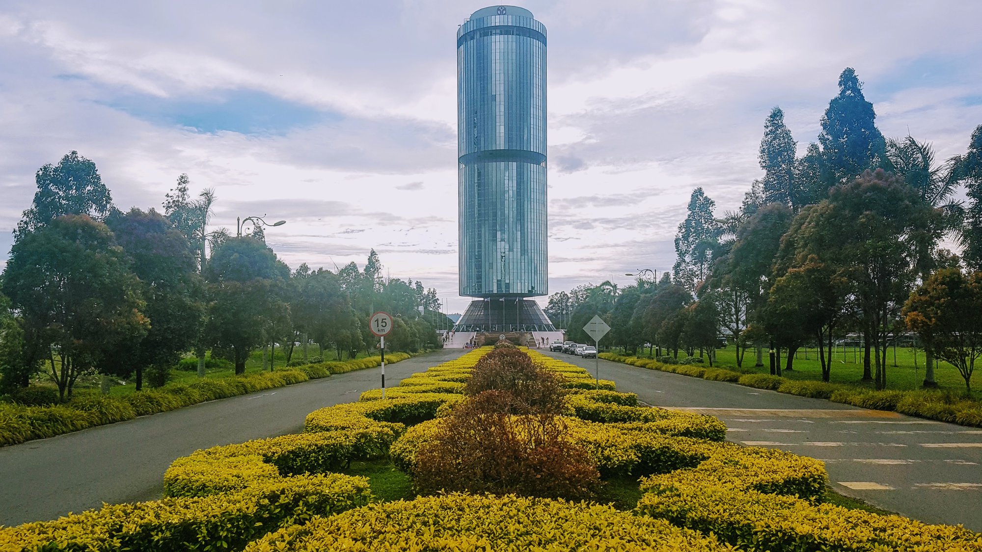 https://mdw-travel-data-us-east-1.s3.amazonaws.com/img/country/Malaysia/Tun-Mustapha-Tower/img_01.jpg