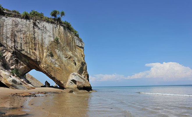 https://mdw-travel-data-us-east-1.s3.amazonaws.com/img/country/Malaysia/Tusan-Beach/img_00.jpg