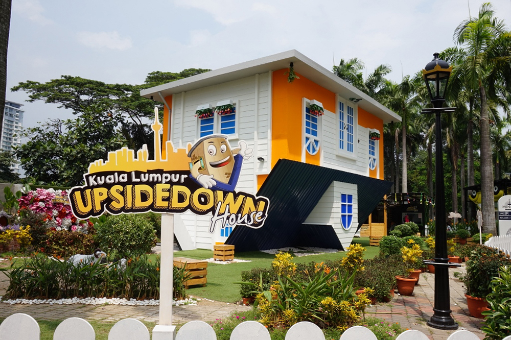 https://mdw-travel-data-us-east-1.s3.amazonaws.com/img/country/Malaysia/Upside-Down-House/img_01.jpg