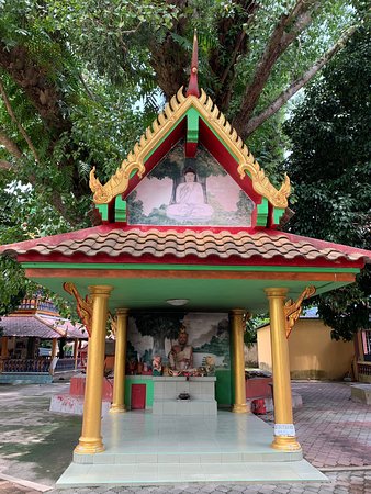 https://mdw-travel-data-us-east-1.s3.amazonaws.com/img/country/Malaysia/Wat-Photivihan--Reclining-Buddha-Temple-/img_02.jpg