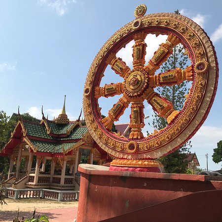 https://mdw-travel-data-us-east-1.s3.amazonaws.com/img/country/Malaysia/Wat-Pikulthong--Sleeping-Buddha-Temple-/img_00.jpg