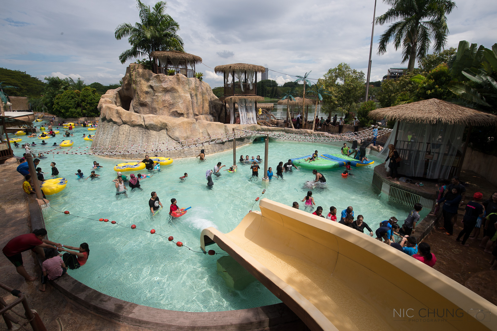 https://mdw-travel-data-us-east-1.s3.amazonaws.com/img/country/Malaysia/Wet-World-Batu-Pahat-Village-Resort/img_00.jpg