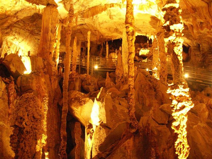 https://mdw-travel-data-us-east-1.s3.amazonaws.com/img/country/Malaysia/Wind-Caves-&-Fairy-Caves/img_05.jpg