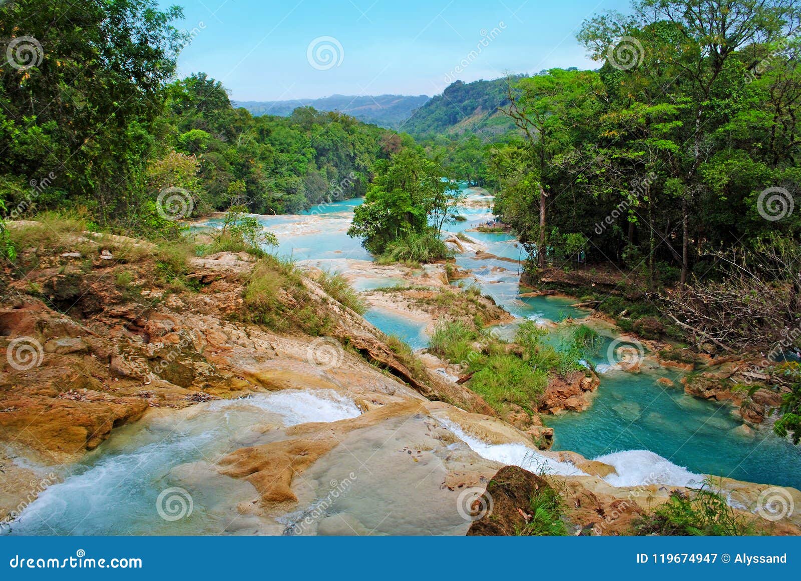 https://mdw-travel-data-us-east-1.s3.amazonaws.com/img/country/Mexico/Agua-Azul-Waterfalls/img_02.jpg