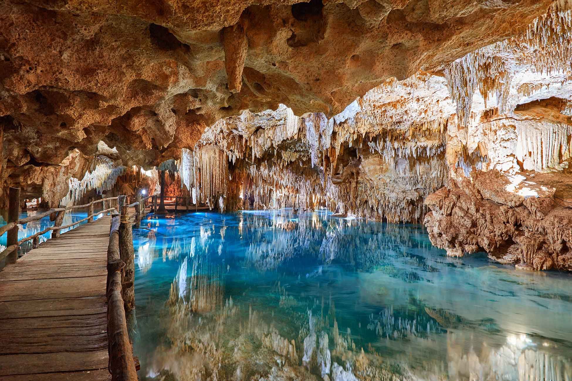 https://mdw-travel-data-us-east-1.s3.amazonaws.com/img/country/Mexico/Aktun-Chen/img_00.jpg