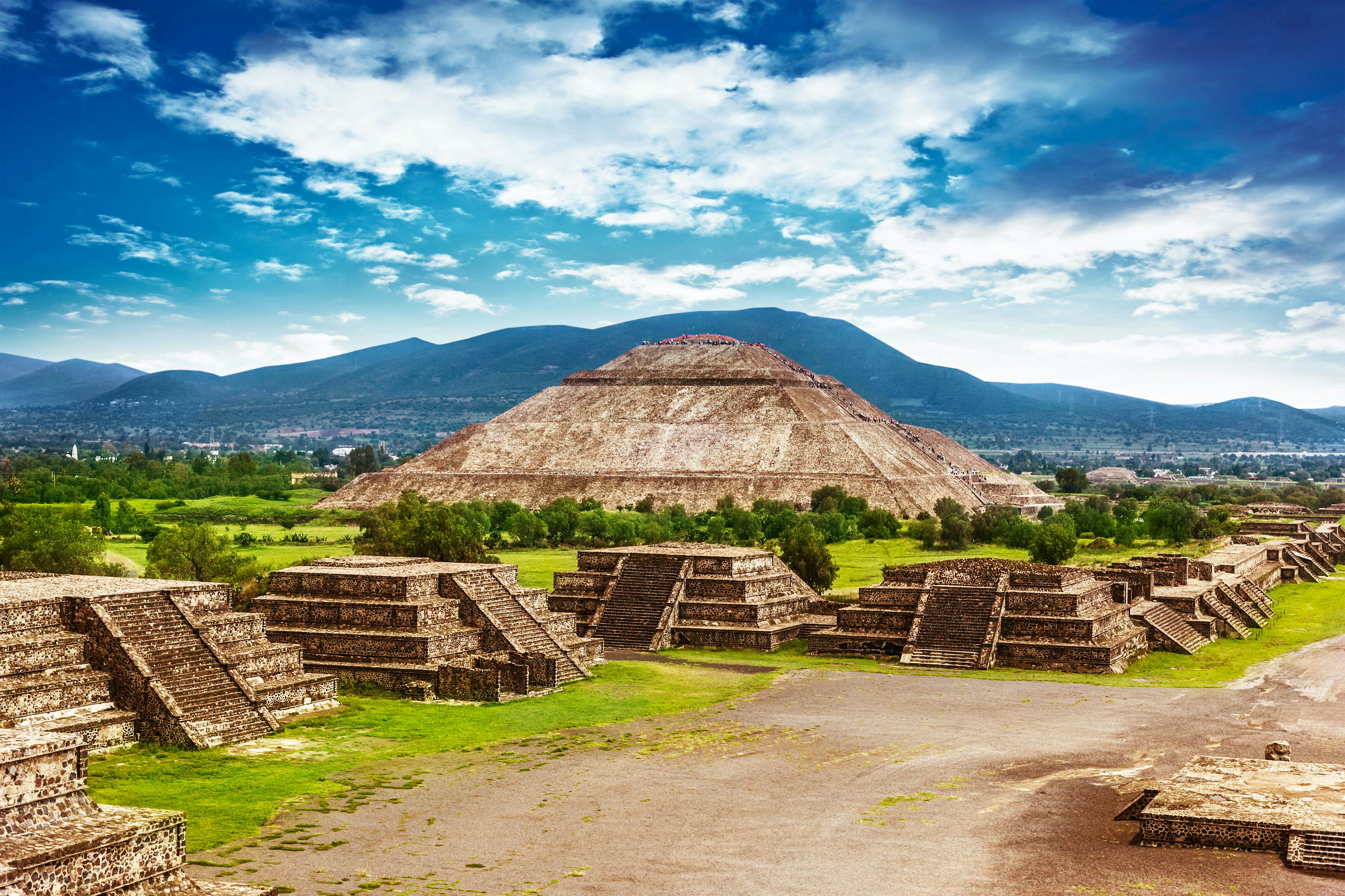 https://mdw-travel-data-us-east-1.s3.amazonaws.com/img/country/Mexico/Alcala-Street/img_02.jpg