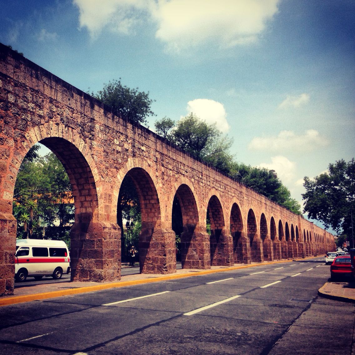 https://mdw-travel-data-us-east-1.s3.amazonaws.com/img/country/Mexico/Aqueduct-of-Morelia/img_00.jpg