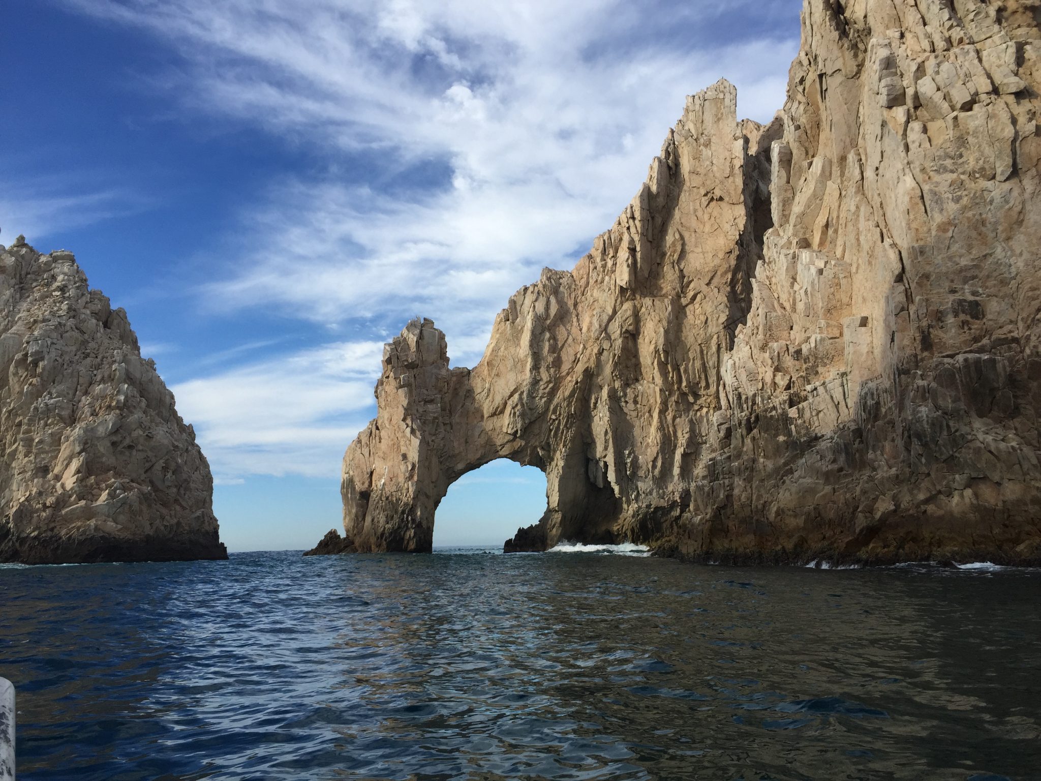 https://mdw-travel-data-us-east-1.s3.amazonaws.com/img/country/Mexico/Arch-of-Cabo-San-Lucas/img_01.jpg