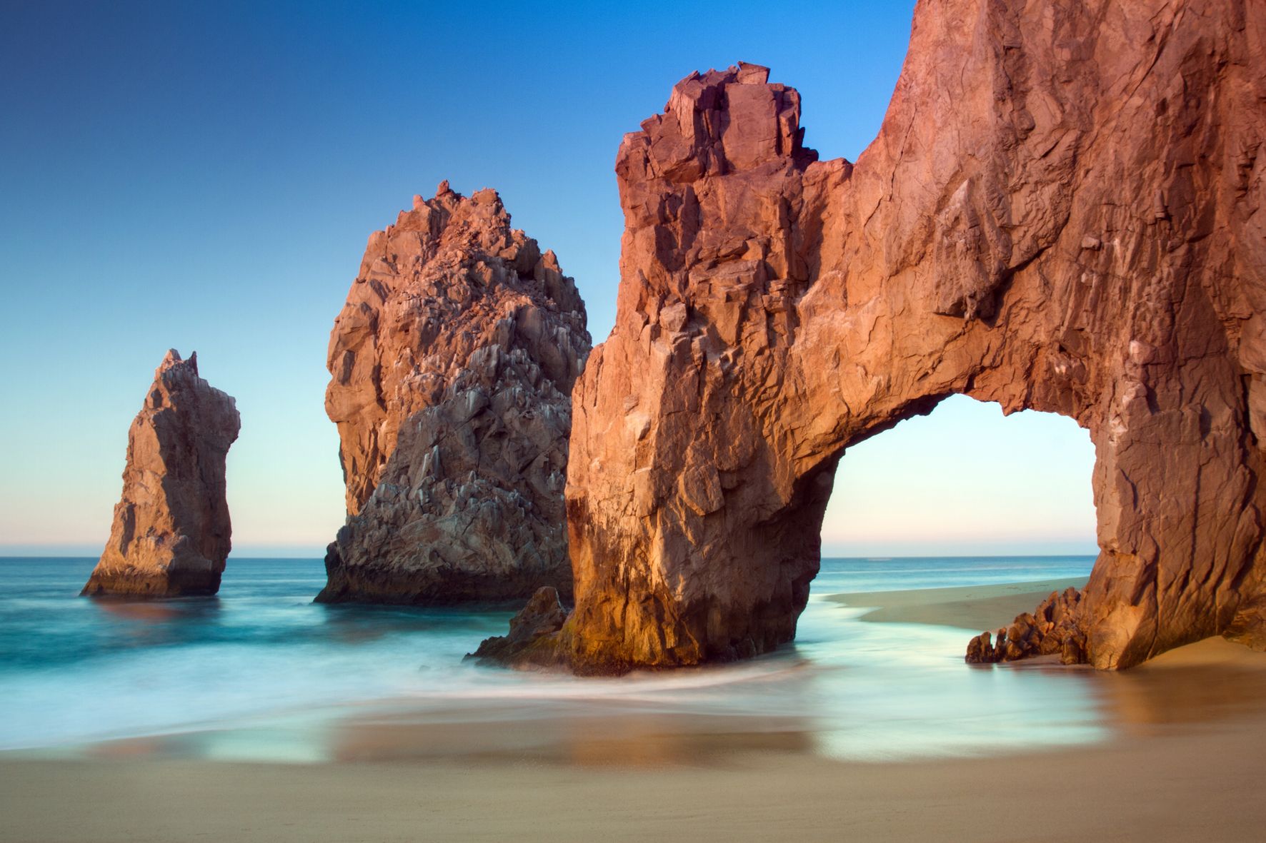 https://mdw-travel-data-us-east-1.s3.amazonaws.com/img/country/Mexico/Arch-of-Cabo-San-Lucas/img_03.jpg