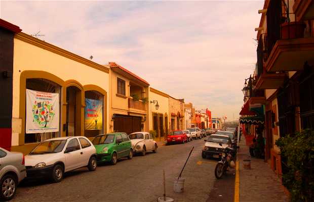 https://mdw-travel-data-us-east-1.s3.amazonaws.com/img/country/Mexico/Barrio-Antiguo/img_01.jpg