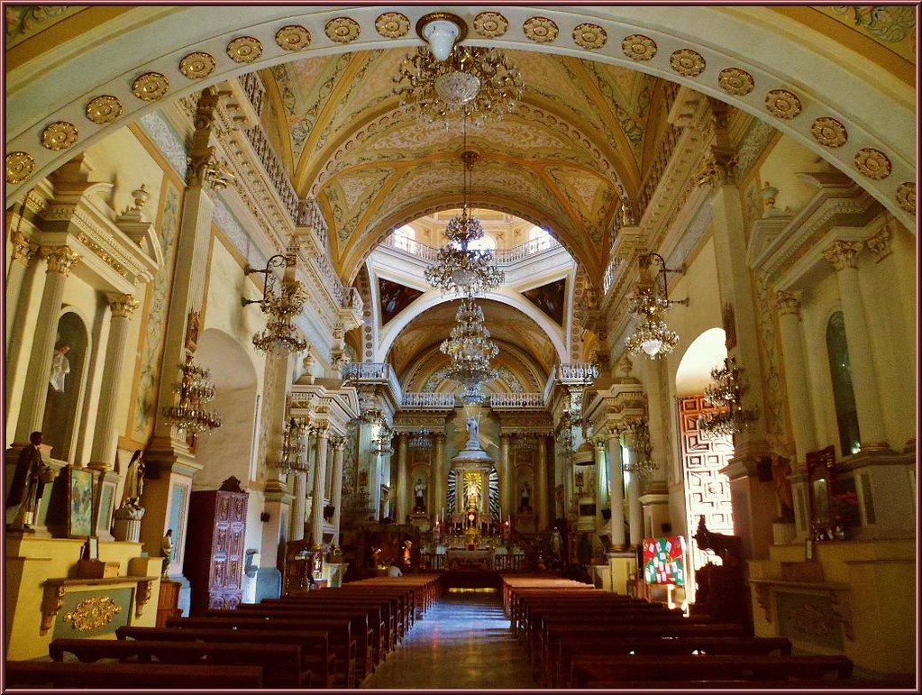 https://mdw-travel-data-us-east-1.s3.amazonaws.com/img/country/Mexico/Basilica-Colegiata-de-Nuestra-Senora-de-Guanajuato/img_02.jpg