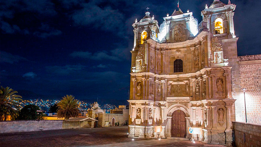 https://mdw-travel-data-us-east-1.s3.amazonaws.com/img/country/Mexico/Basilica-de-la-Soledad/img_01.jpg