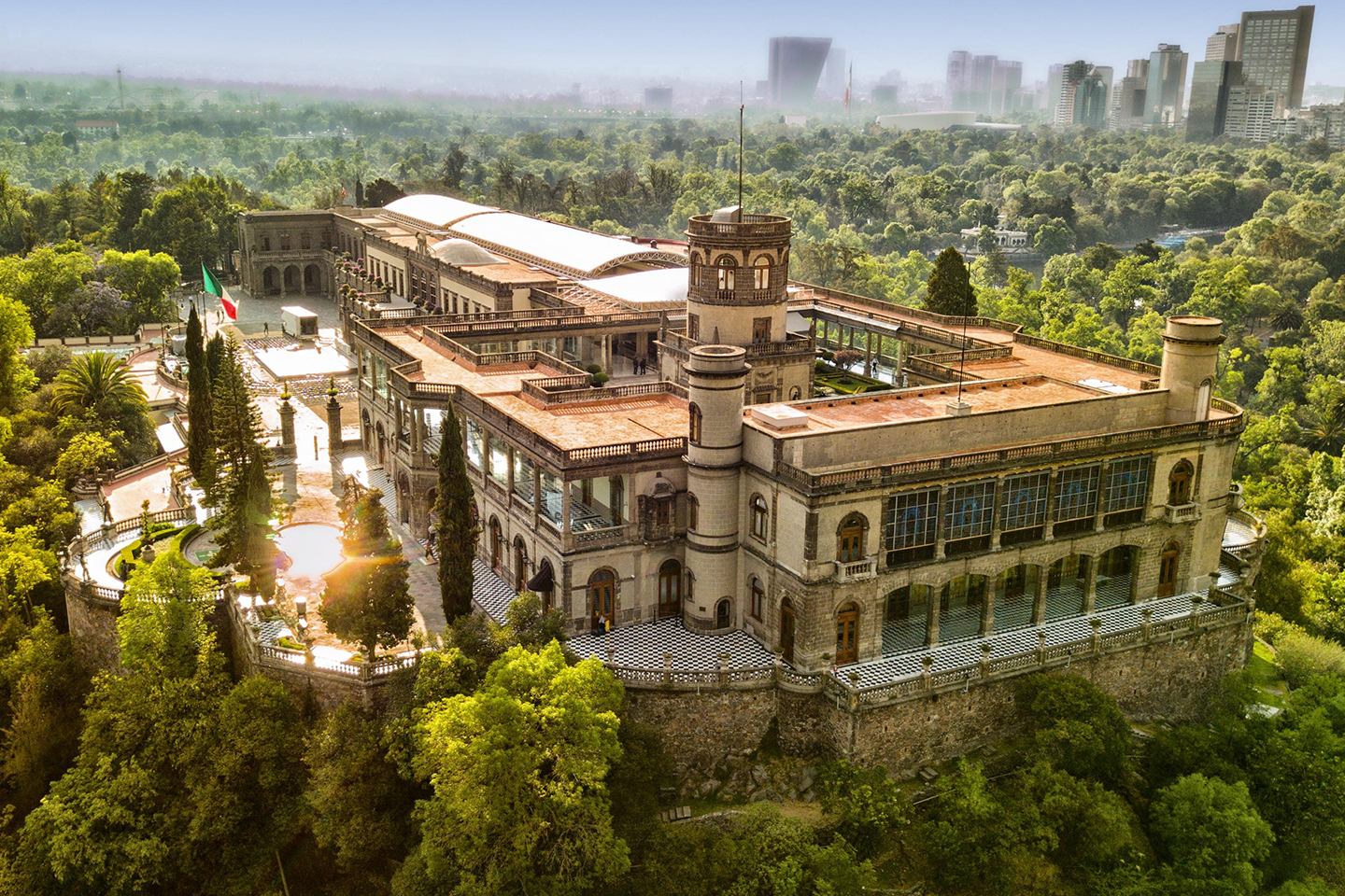 https://mdw-travel-data-us-east-1.s3.amazonaws.com/img/country/Mexico/Bosque-de-Chapultepec/img_01.jpg