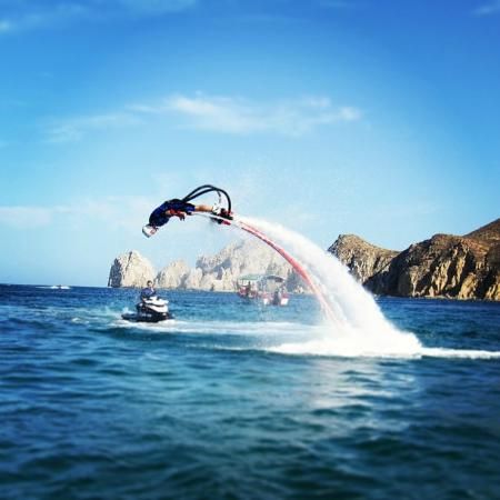 https://mdw-travel-data-us-east-1.s3.amazonaws.com/img/country/Mexico/Cabo-Flyboard/img_01.jpg