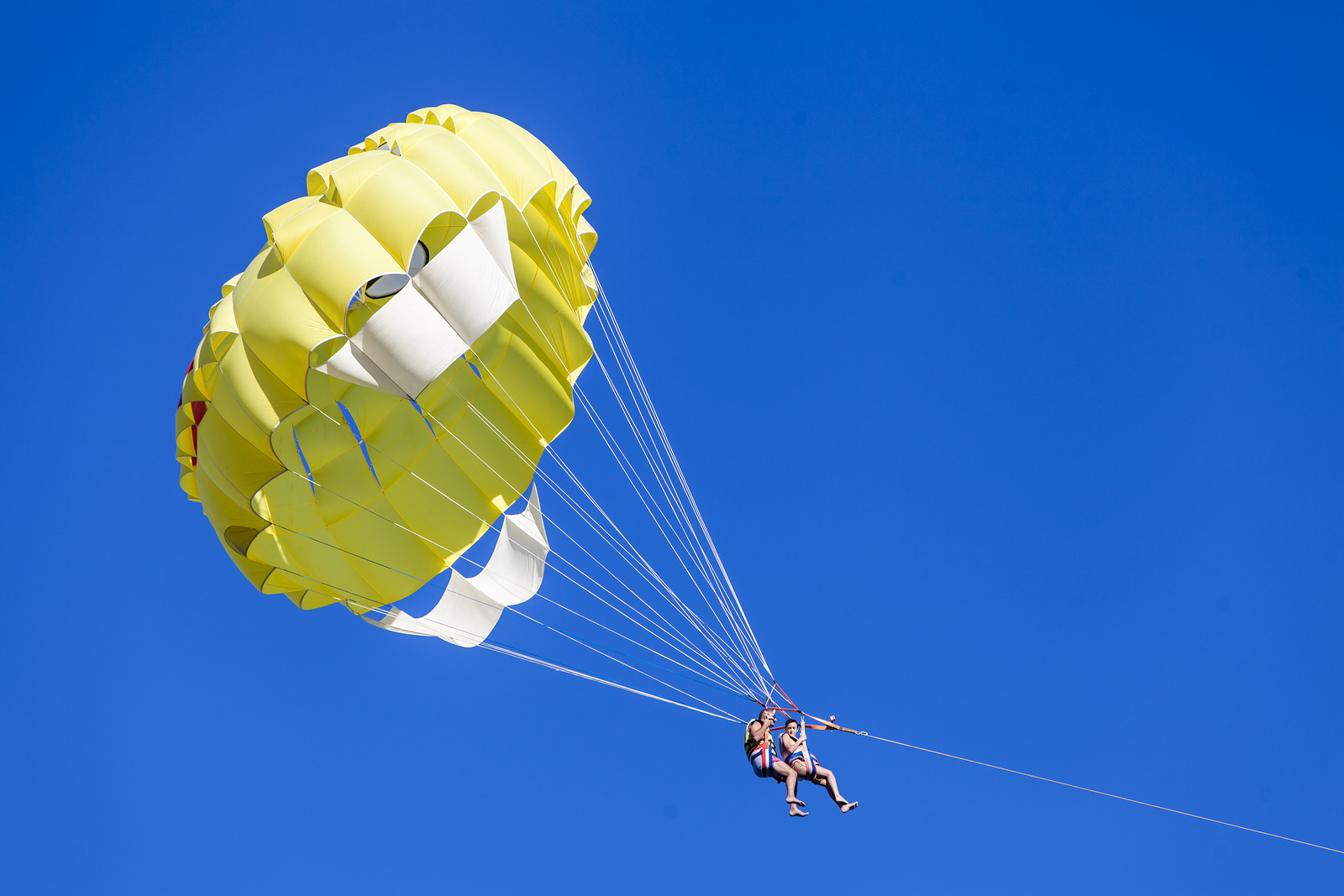 https://mdw-travel-data-us-east-1.s3.amazonaws.com/img/country/Mexico/Cabo-Parasailing/img_01.jpg