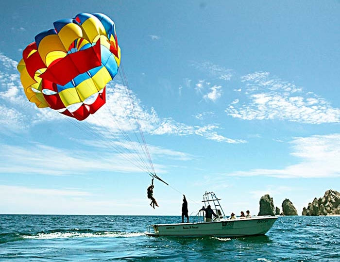 https://mdw-travel-data-us-east-1.s3.amazonaws.com/img/country/Mexico/Cabo-Parasailing/img_02.jpg