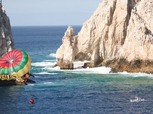 https://mdw-travel-data-us-east-1.s3.amazonaws.com/img/country/Mexico/Cabo-Parasailing/img_03.jpg