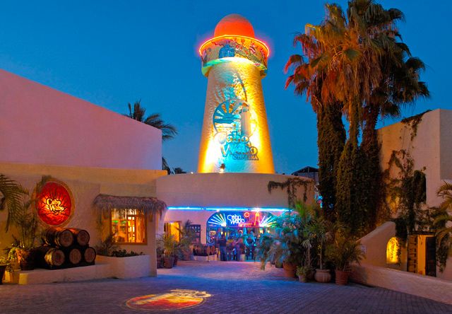 https://mdw-travel-data-us-east-1.s3.amazonaws.com/img/country/Mexico/Cabo-Wabo-Cantina/img_00.jpg