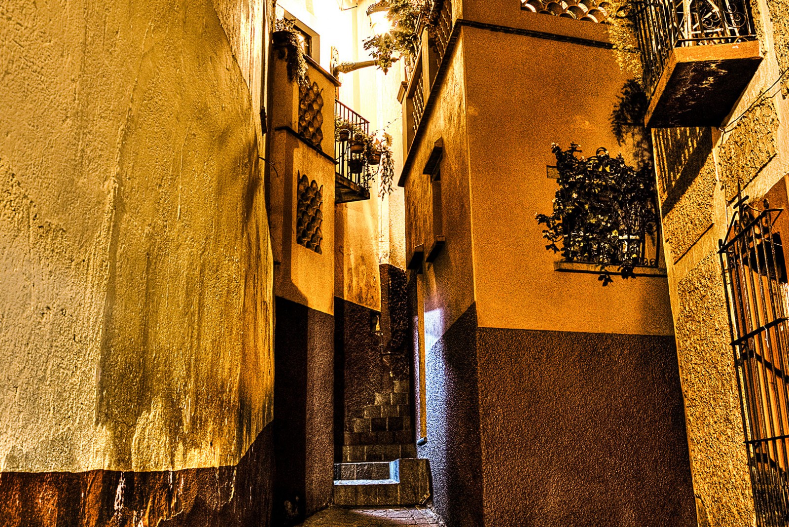 https://mdw-travel-data-us-east-1.s3.amazonaws.com/img/country/Mexico/Callejon-del-Beso/img_01.jpg