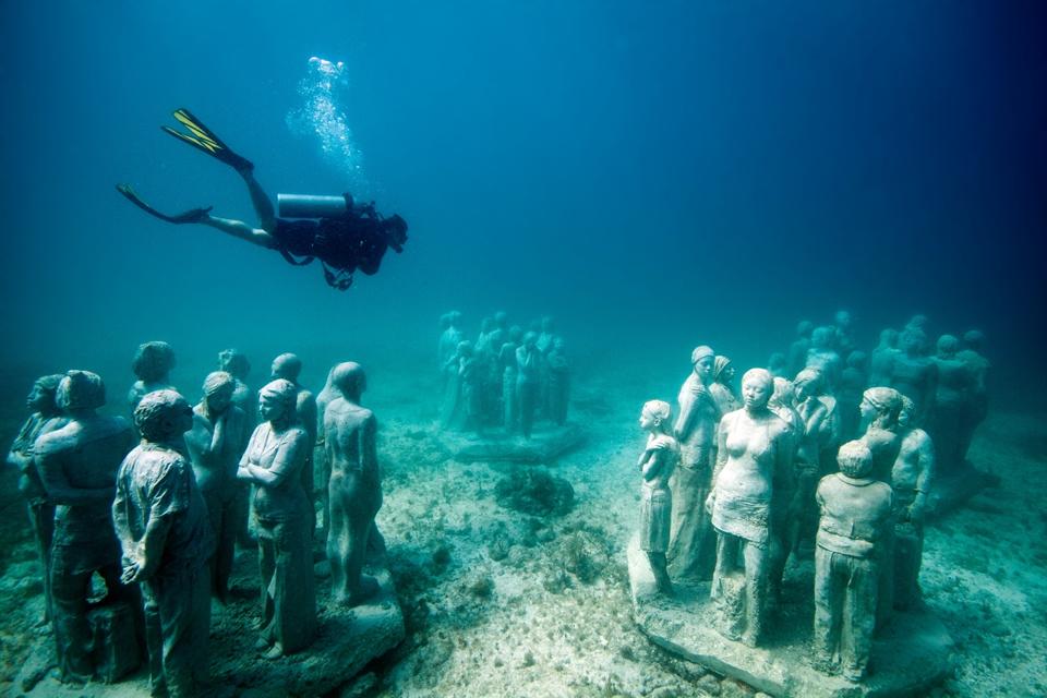 https://mdw-travel-data-us-east-1.s3.amazonaws.com/img/country/Mexico/Cancun-Underwater-Museum/img_02.jpg