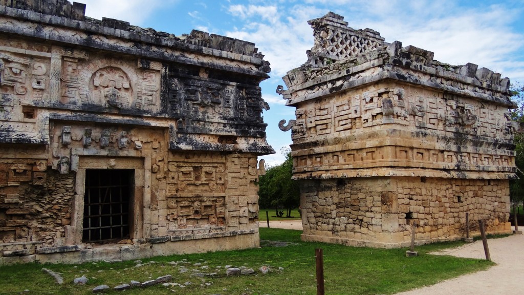 https://mdw-travel-data-us-east-1.s3.amazonaws.com/img/country/Mexico/Casa-de-las-Monjas/img_01.jpg