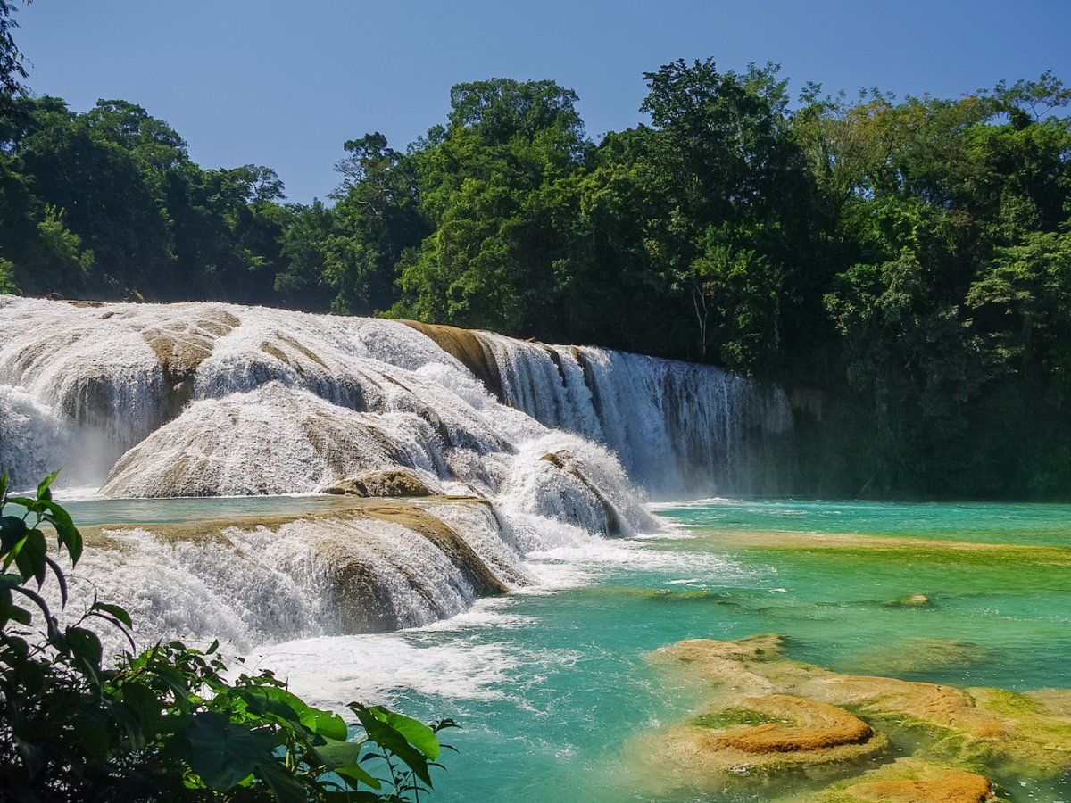 https://mdw-travel-data-us-east-1.s3.amazonaws.com/img/country/Mexico/Cascada-El-Agua-Azul-Waterfall/img_01.jpg