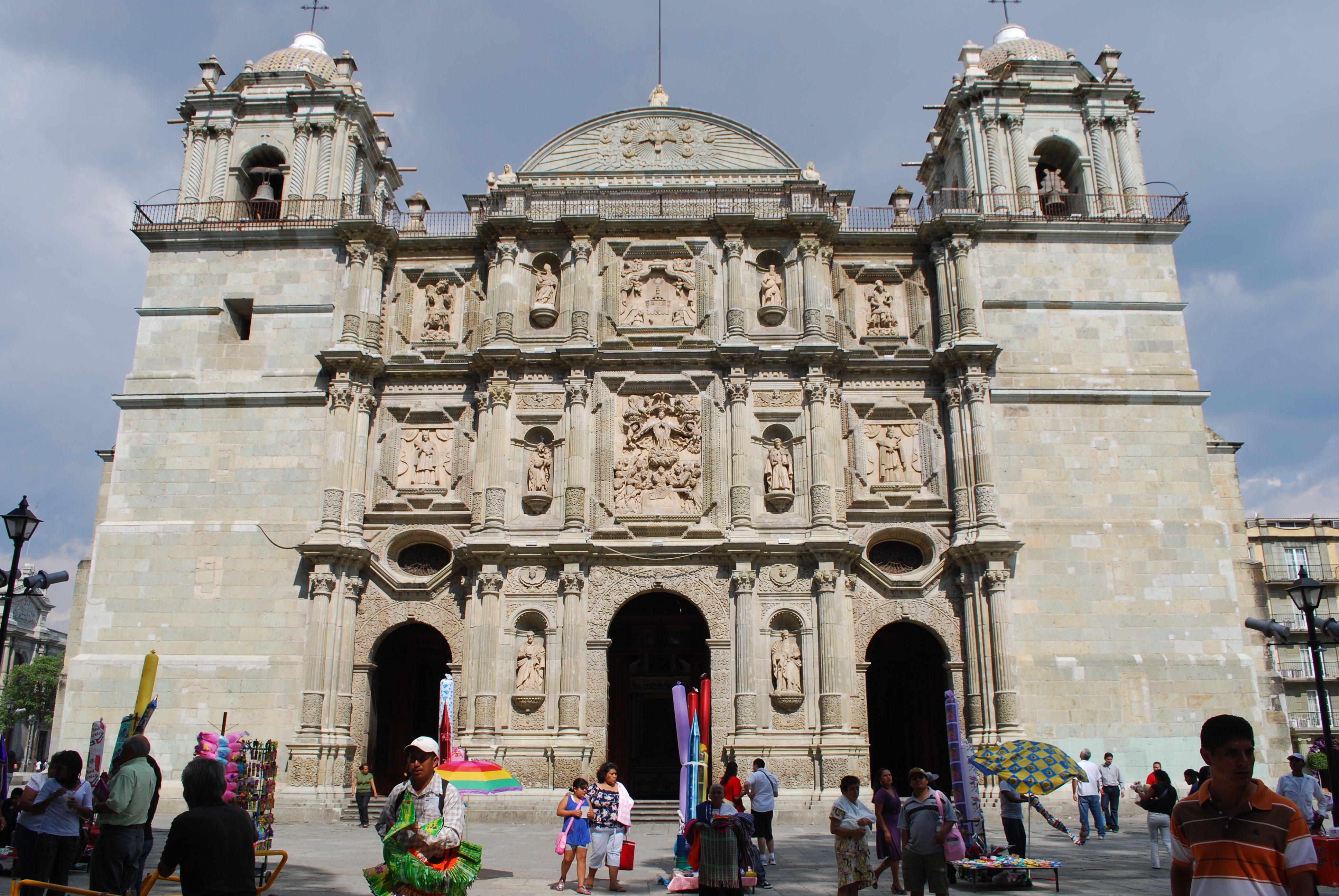 https://mdw-travel-data-us-east-1.s3.amazonaws.com/img/country/Mexico/Cathedral-of-Oaxaca/img_03.jpg
