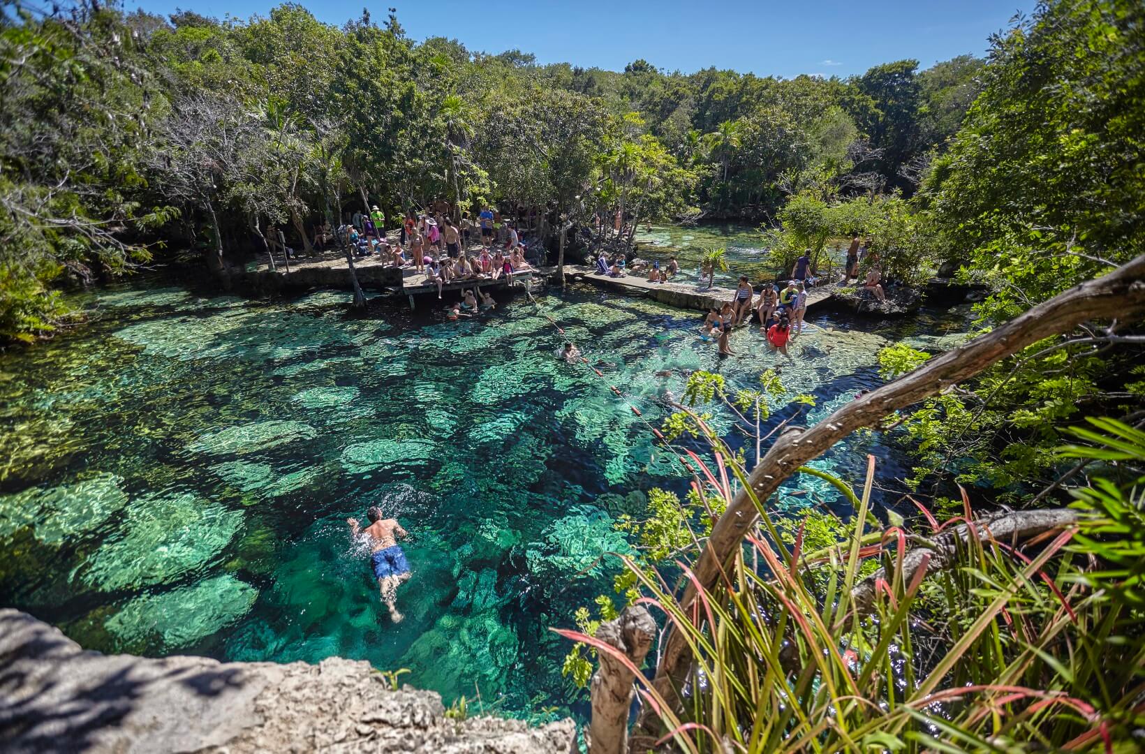 https://mdw-travel-data-us-east-1.s3.amazonaws.com/img/country/Mexico/Cenote-Azul/img_01.jpg