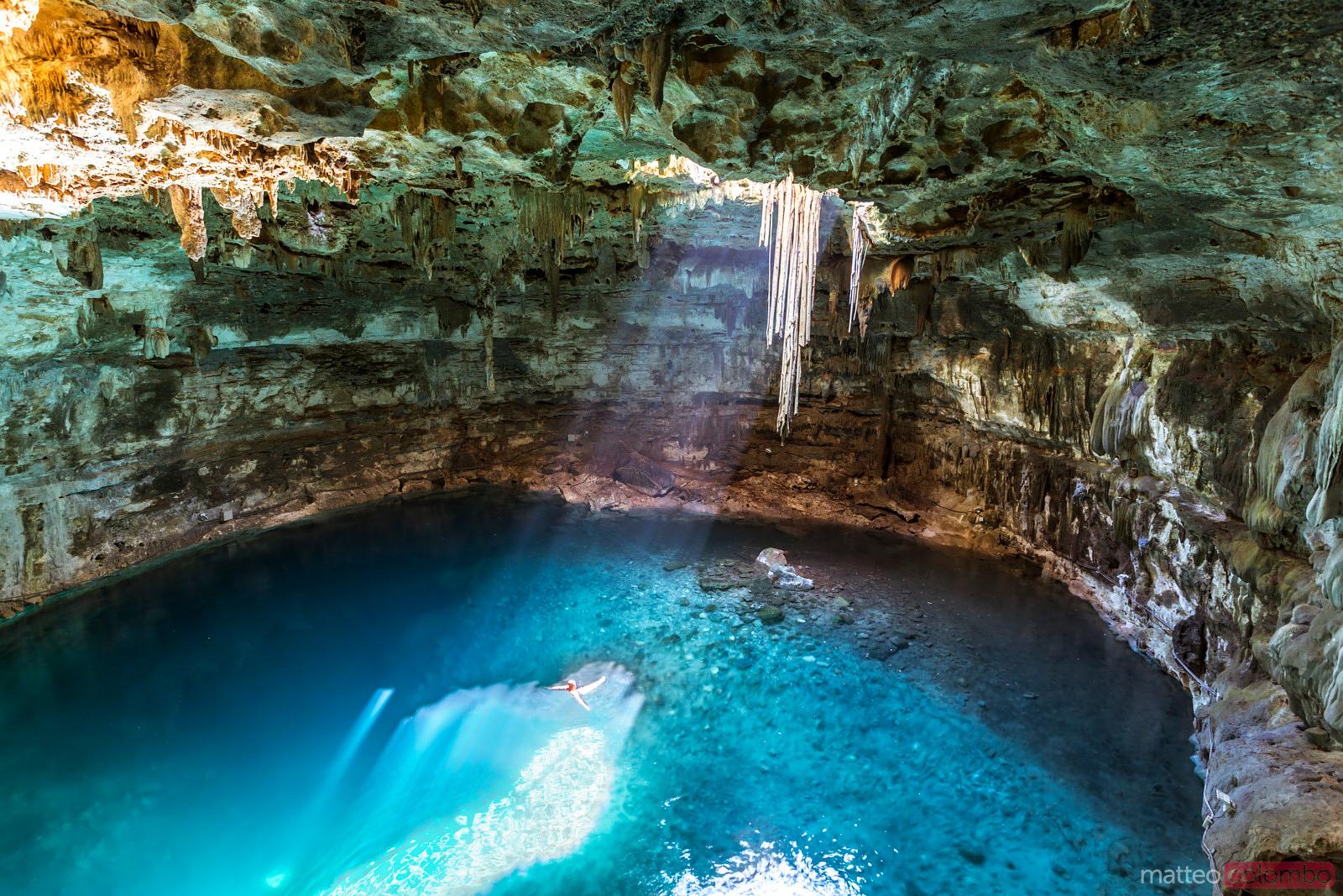 https://mdw-travel-data-us-east-1.s3.amazonaws.com/img/country/Mexico/Cenote-Azul/img_03.jpg