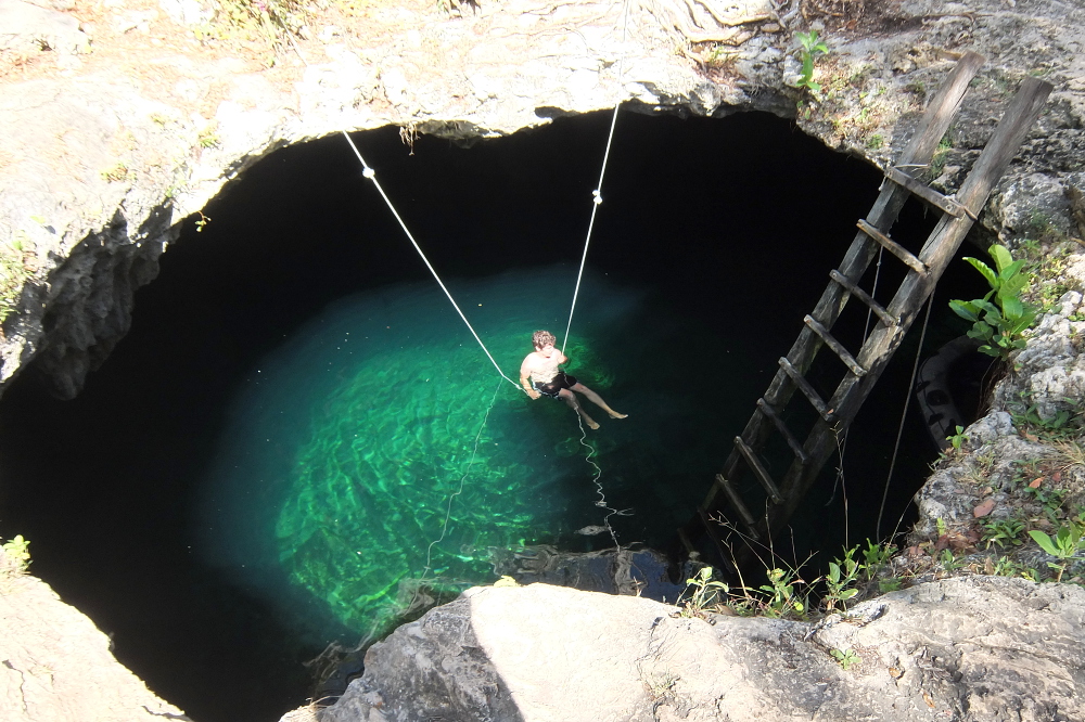 https://mdw-travel-data-us-east-1.s3.amazonaws.com/img/country/Mexico/Cenote-Calavera/img_01.jpg