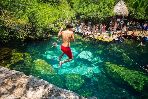 https://mdw-travel-data-us-east-1.s3.amazonaws.com/img/country/Mexico/Cenote-Tankah/img_01.jpg