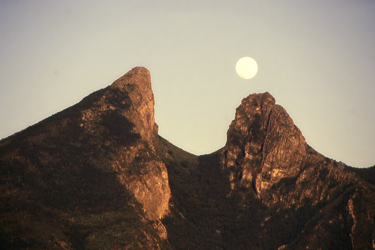 https://mdw-travel-data-us-east-1.s3.amazonaws.com/img/country/Mexico/Cerro-de-la-Silla/img_03.jpg